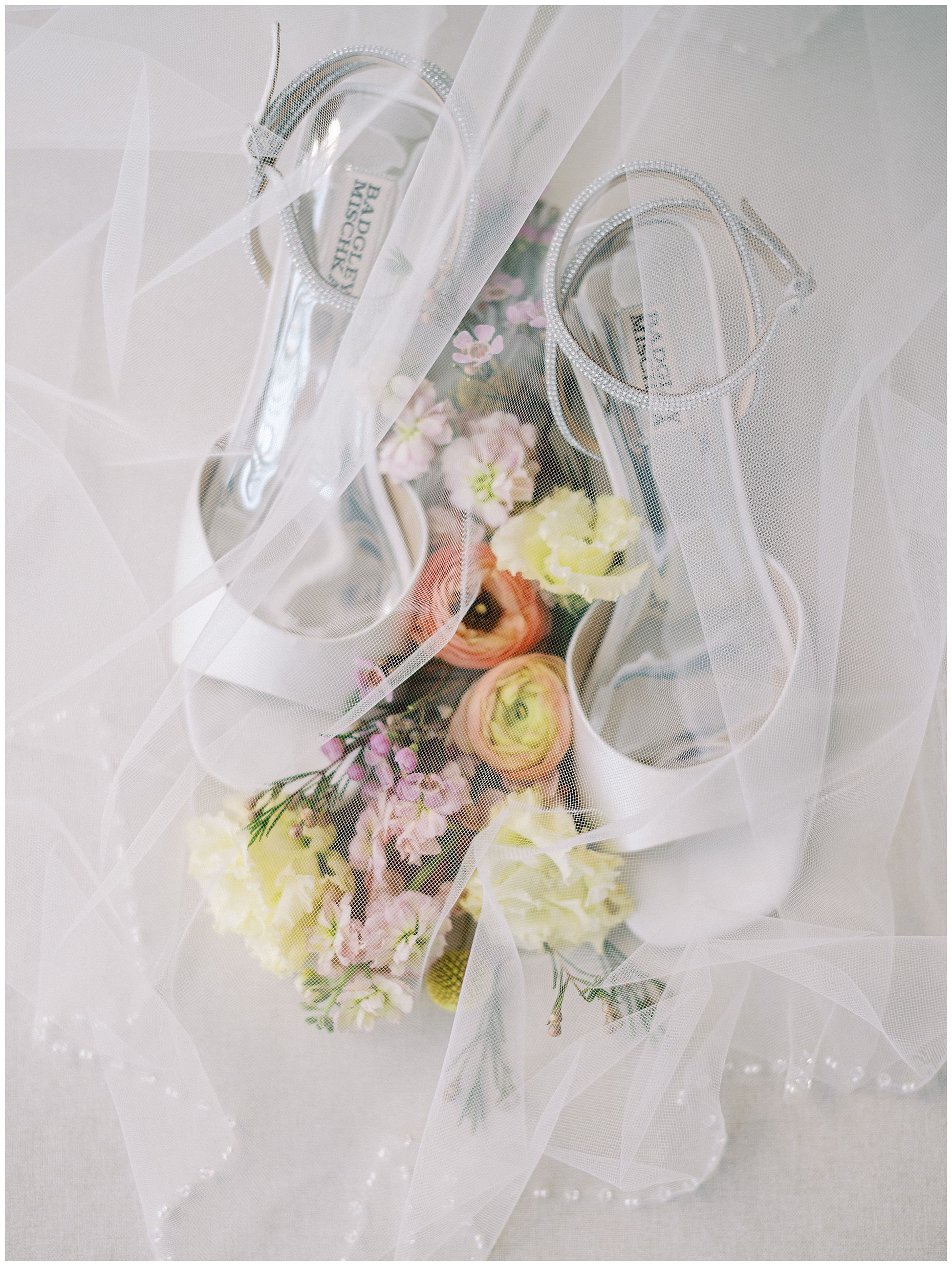 A joyful Estate at New Albany wedding featuring fall foliage, spring-inspired florals, and Esther and Peter's ceremony and reception