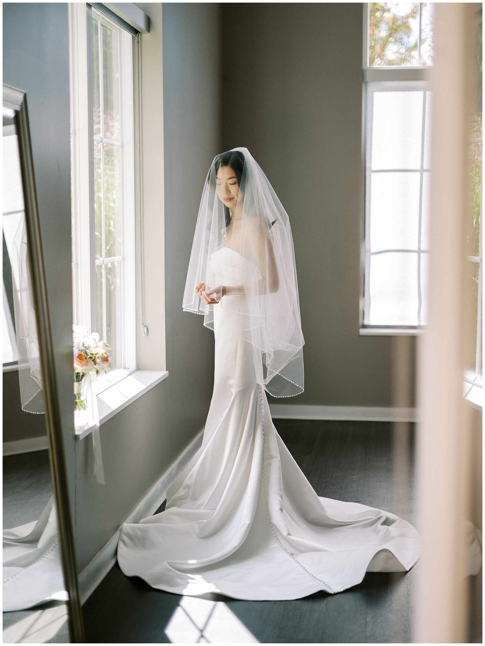 A joyful Estate at New Albany wedding featuring fall foliage, spring-inspired florals, and Esther and Peter's ceremony and reception