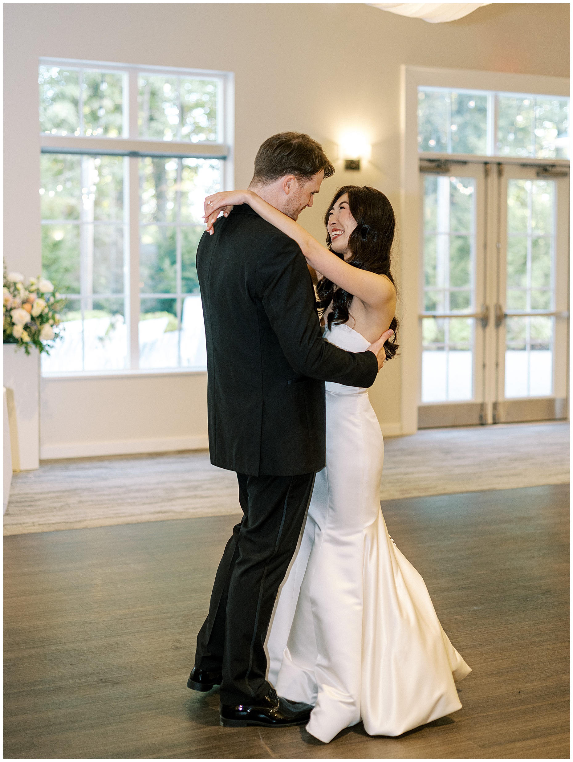 A joyful Estate at New Albany wedding featuring fall foliage, spring-inspired florals, and Esther and Peter's ceremony and reception